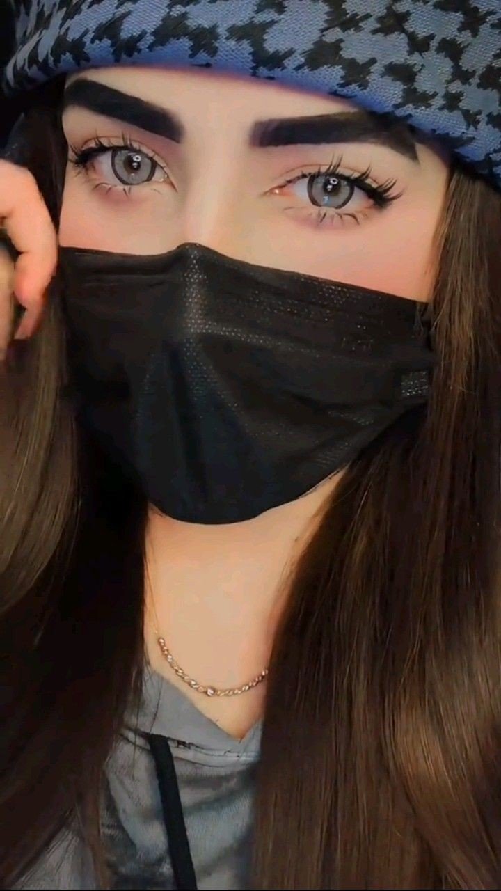 Mask girl photo
