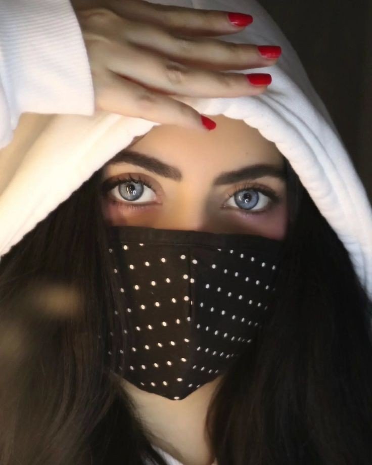 Mask girl photo