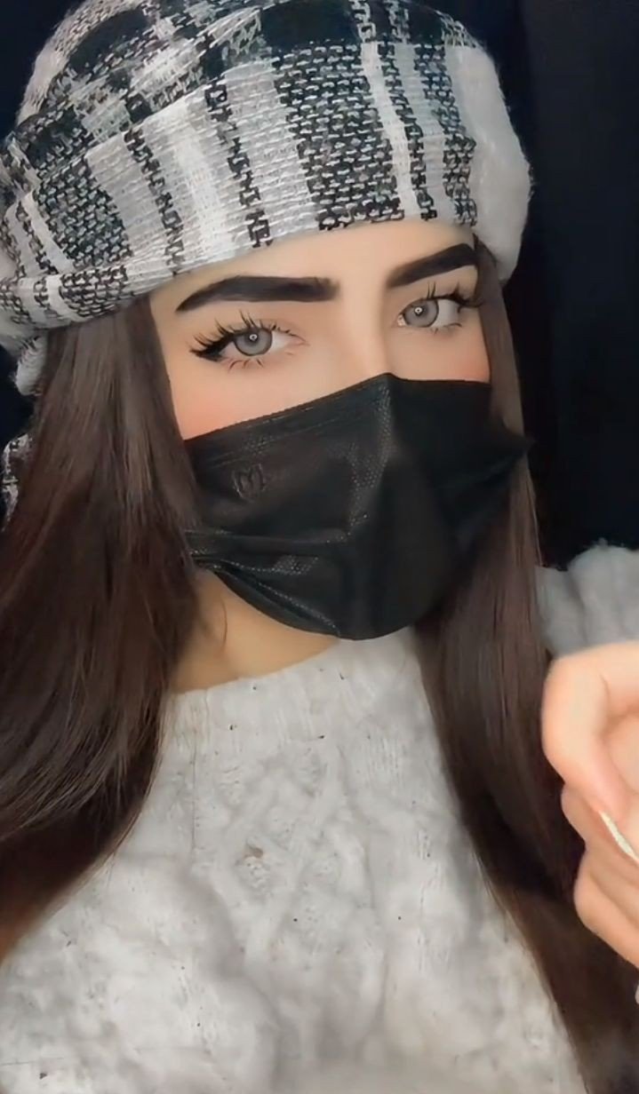 Mask girl photo