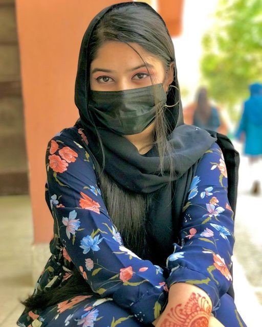 Stylish mask girl Pic