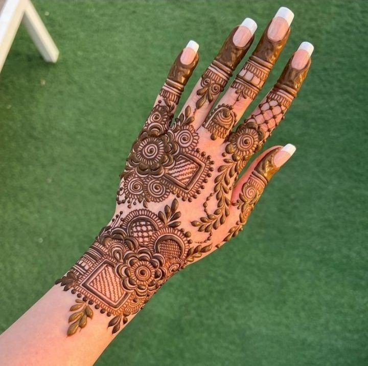 easy mehndi design photos