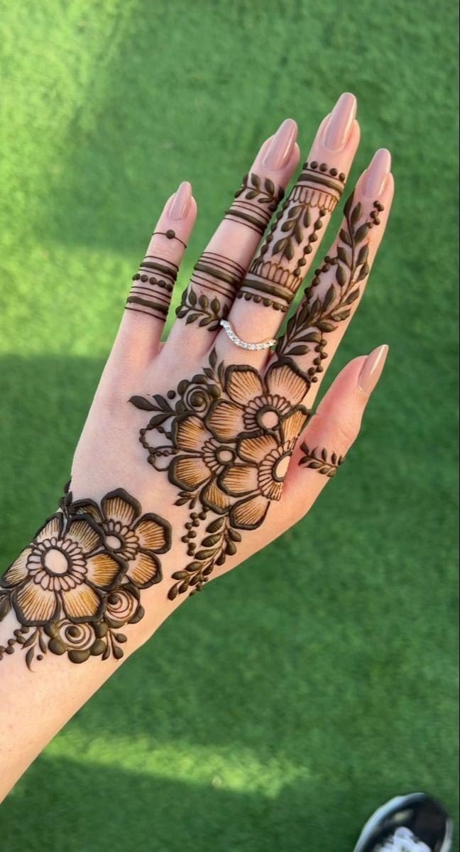 easy mehndi design photos