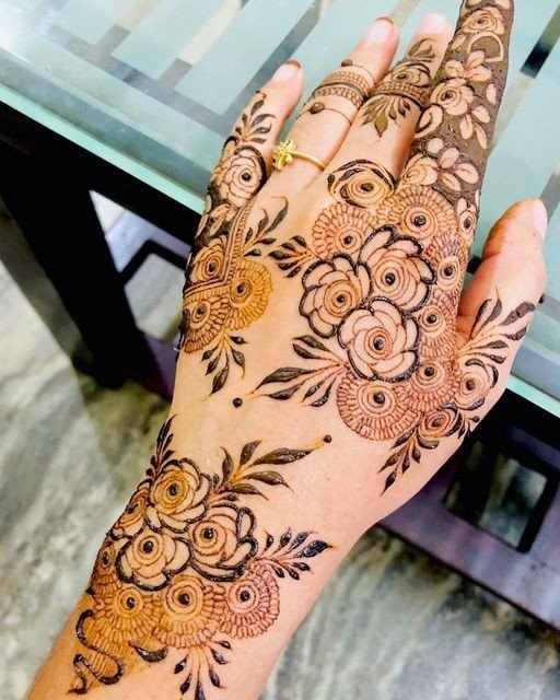 easy mehndi design photos